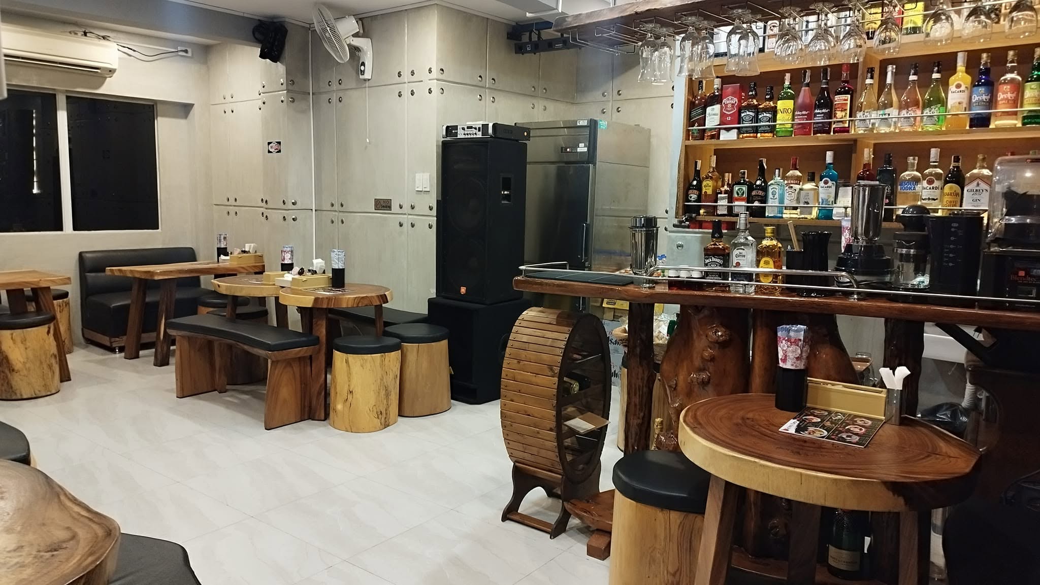Daitoku Ramen interior and storefront detail