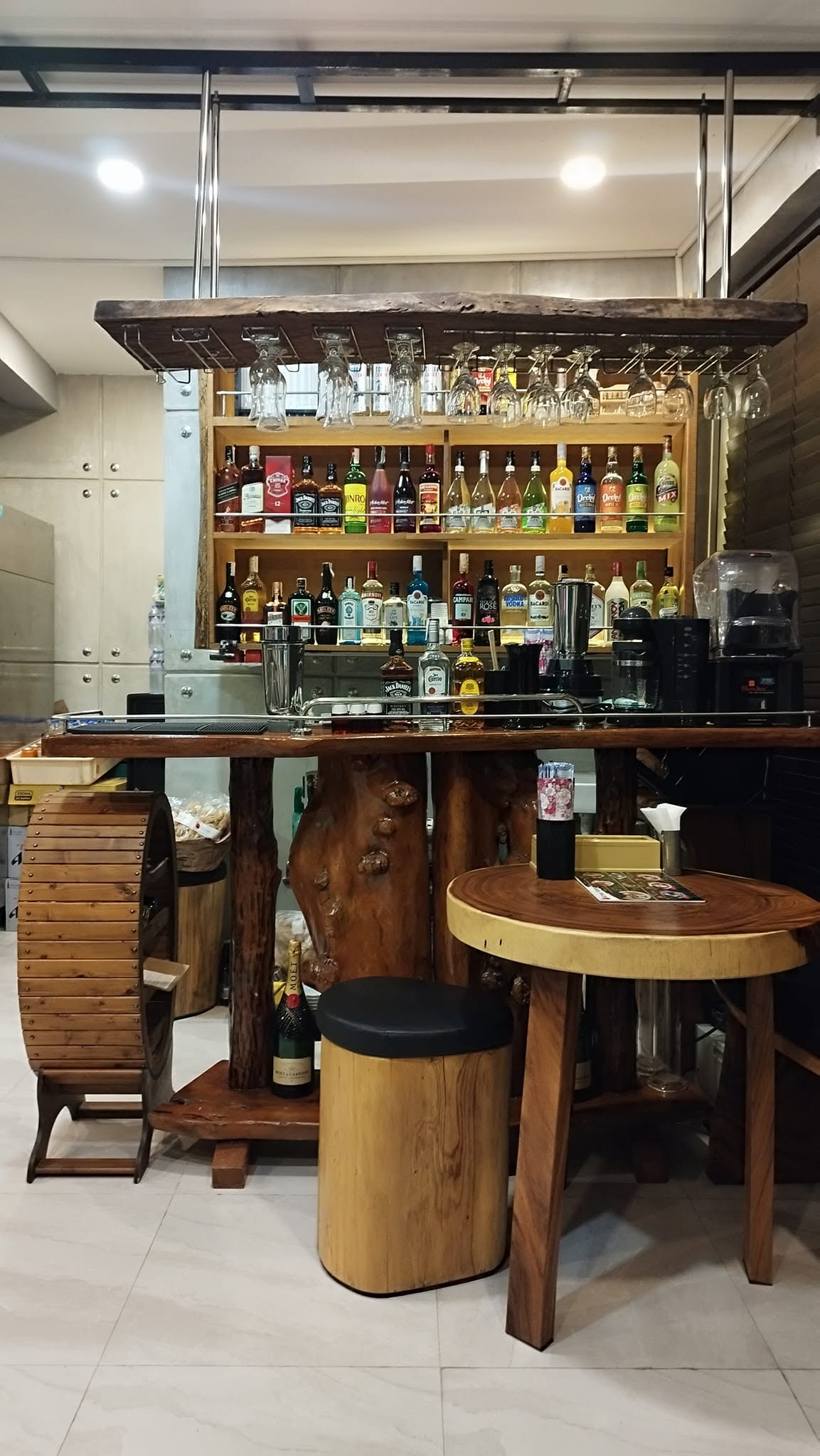 A vertical detail inside Daitoku Ramen