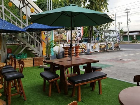 Outdoor seating at Daitoku Ramen, roadside patio, Angeles City