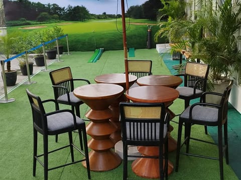 Outdoor seating at Daitoku Ramen, garden seating, Angeles City